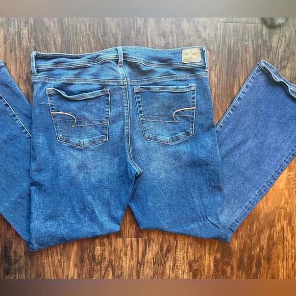 American Eagle- Flare Super Stretch Medium Wash Jeans - Picture 3 of 8